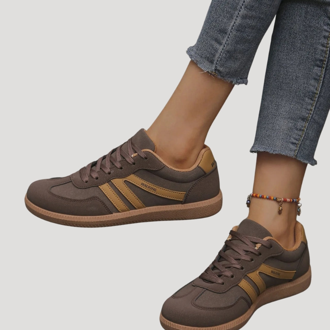 Damen - Lace-Up Sneakers - Langlebiges Material - Streifendetail - Trendige Schuhe für jeden Anlass