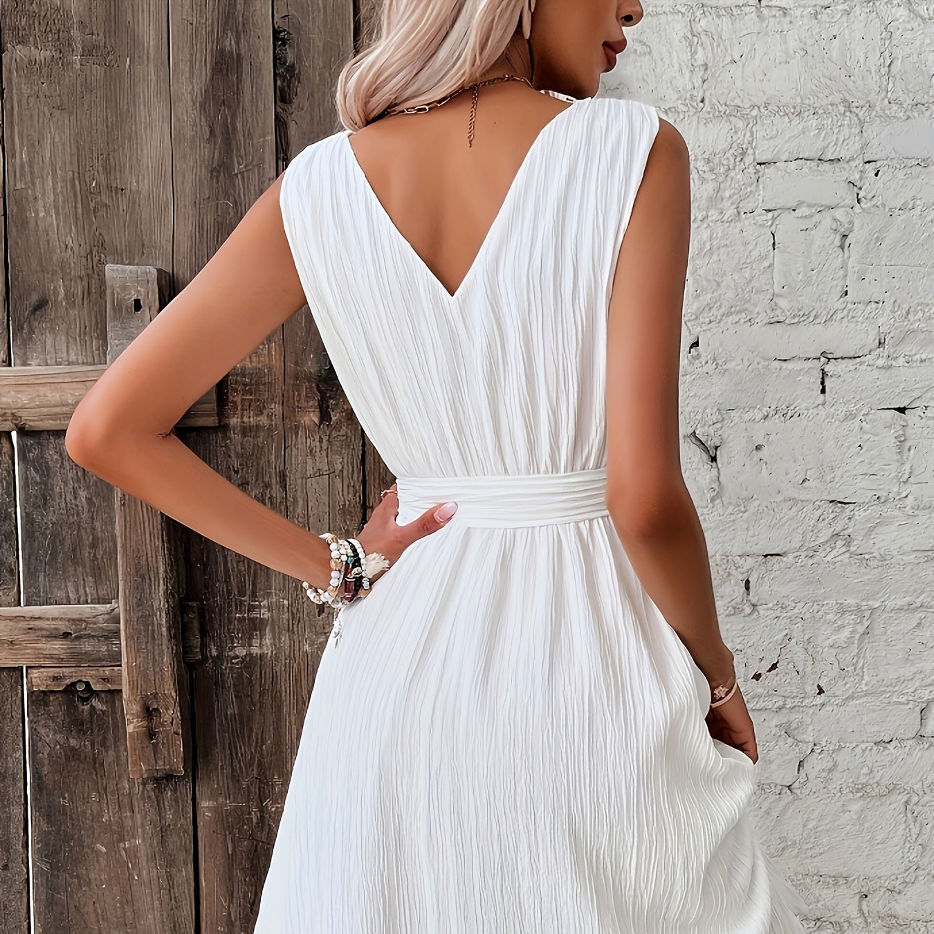 Damen - Ärmelloses Sommerkleid - Polyester - V-Ausschnitt und Gürtel - Leichtes, Bequemes Kleid für den Sommer
