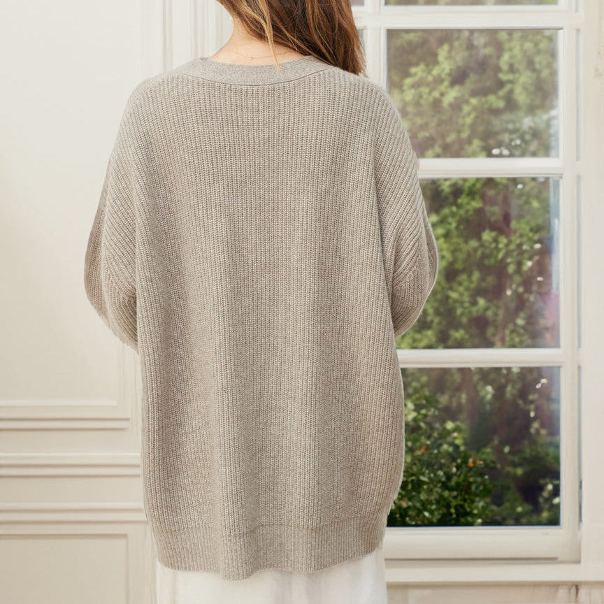 Damen - Gemütliche Strickjacke - Übergröße - Rippenstrick - Bequeme Mode für kalte Tage