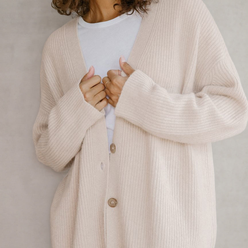 Damen - Gemütliche Strickjacke - Übergröße - Rippenstrick - Bequeme Mode für kalte Tage