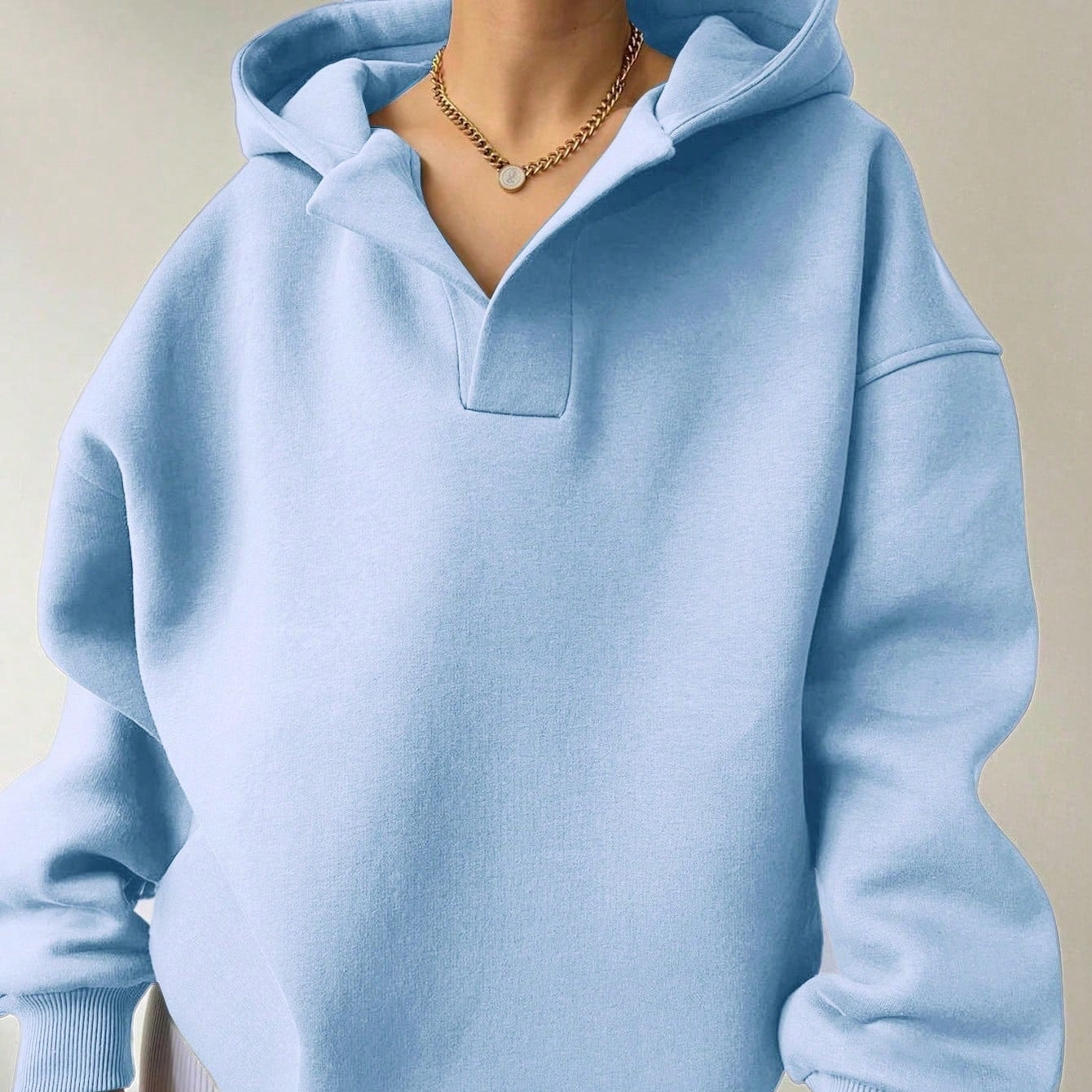 Damen - Übergroßer Kapuzenpulli - V-Ausschnitt - Bequem und Stylish - Perfekt für Freizeitlooks