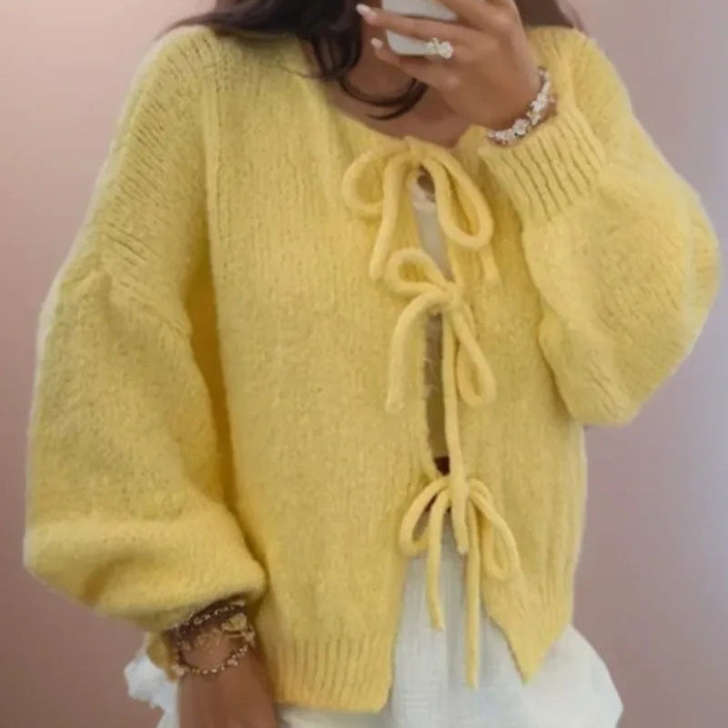 Damen - Strickjacke - Ballonärmeln und Schnürung - Modischer Knitwear-Style für jeden Anlass