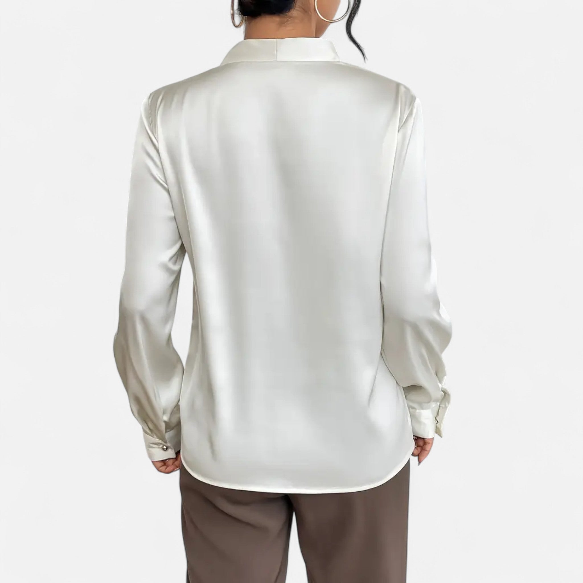 Damen - Elegante Satin Bluse - V-Ausschnitt - Leichtes Material - Stilvolle Oberbekleidung für jeden Anlass