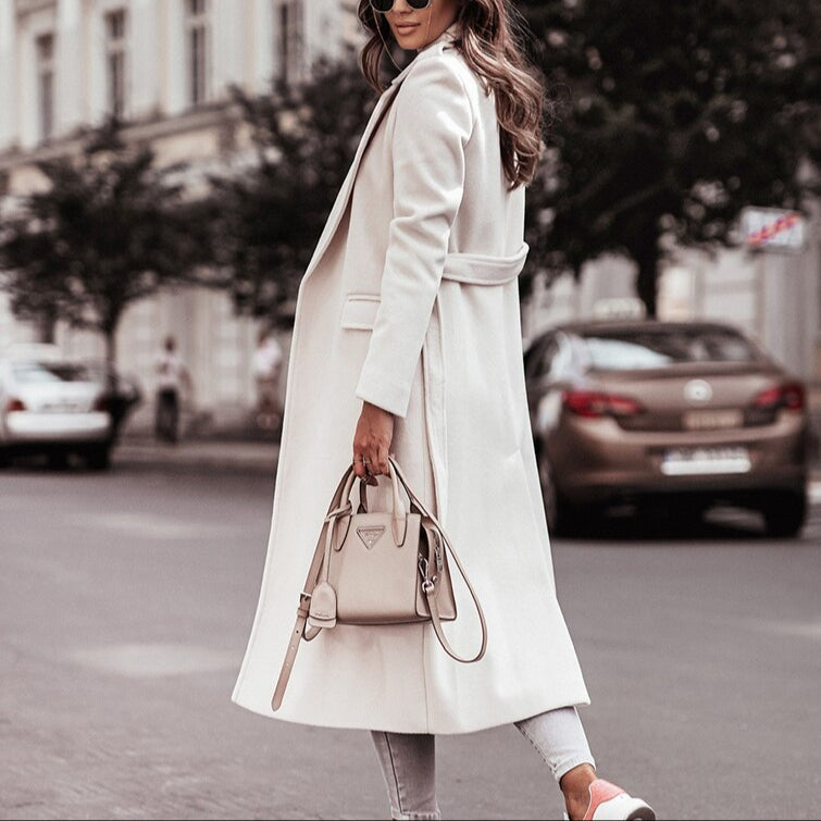Damen - Langer Mantel - Revers und Taillengürtel - Eleganter Stil für jedes Outfit