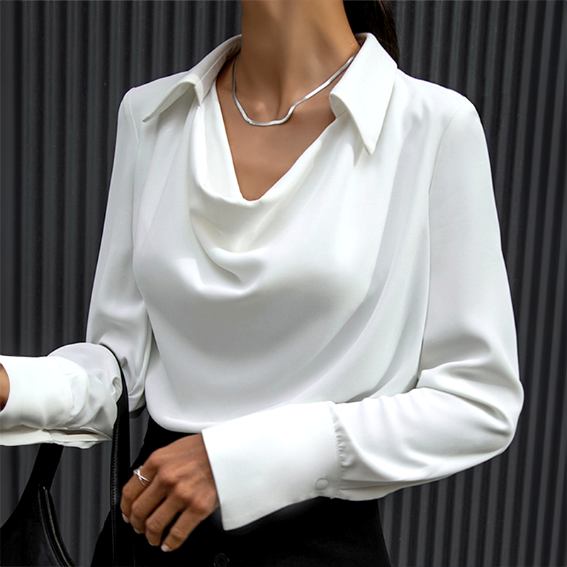 Damen - Kleidungsstück - Luxuriöse Seidenbluse - Elegantes & stilvolles Oberteil für jeden Anlass