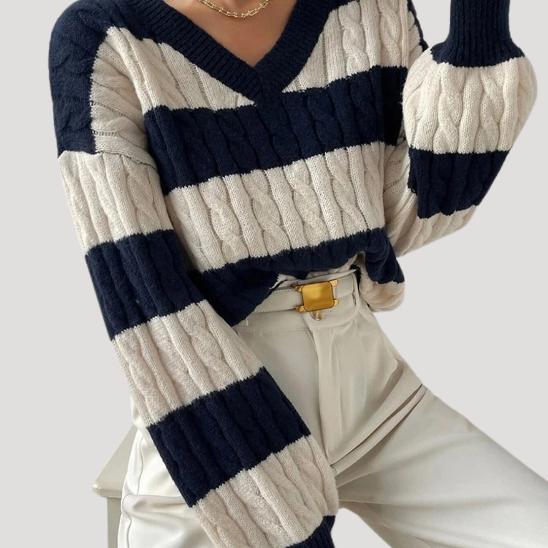 Damen - Übergroßer V-Ausschnitt Pullover - Kabelstrick, Gestreift - Bequeme Mode für jeden Tag