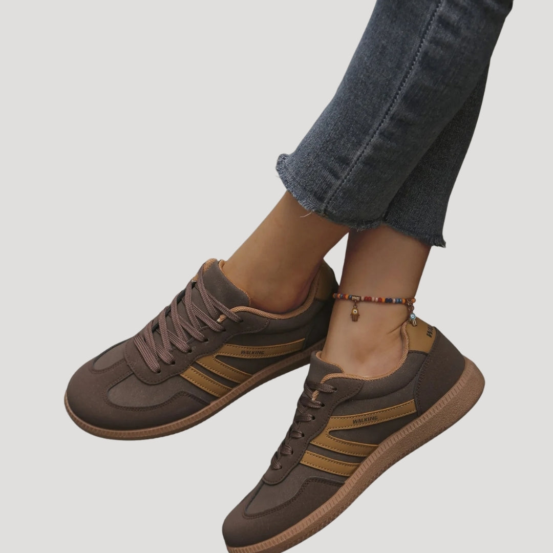 Damen - Lace-Up Sneakers - Langlebiges Material - Streifendetail - Trendige Schuhe für jeden Anlass