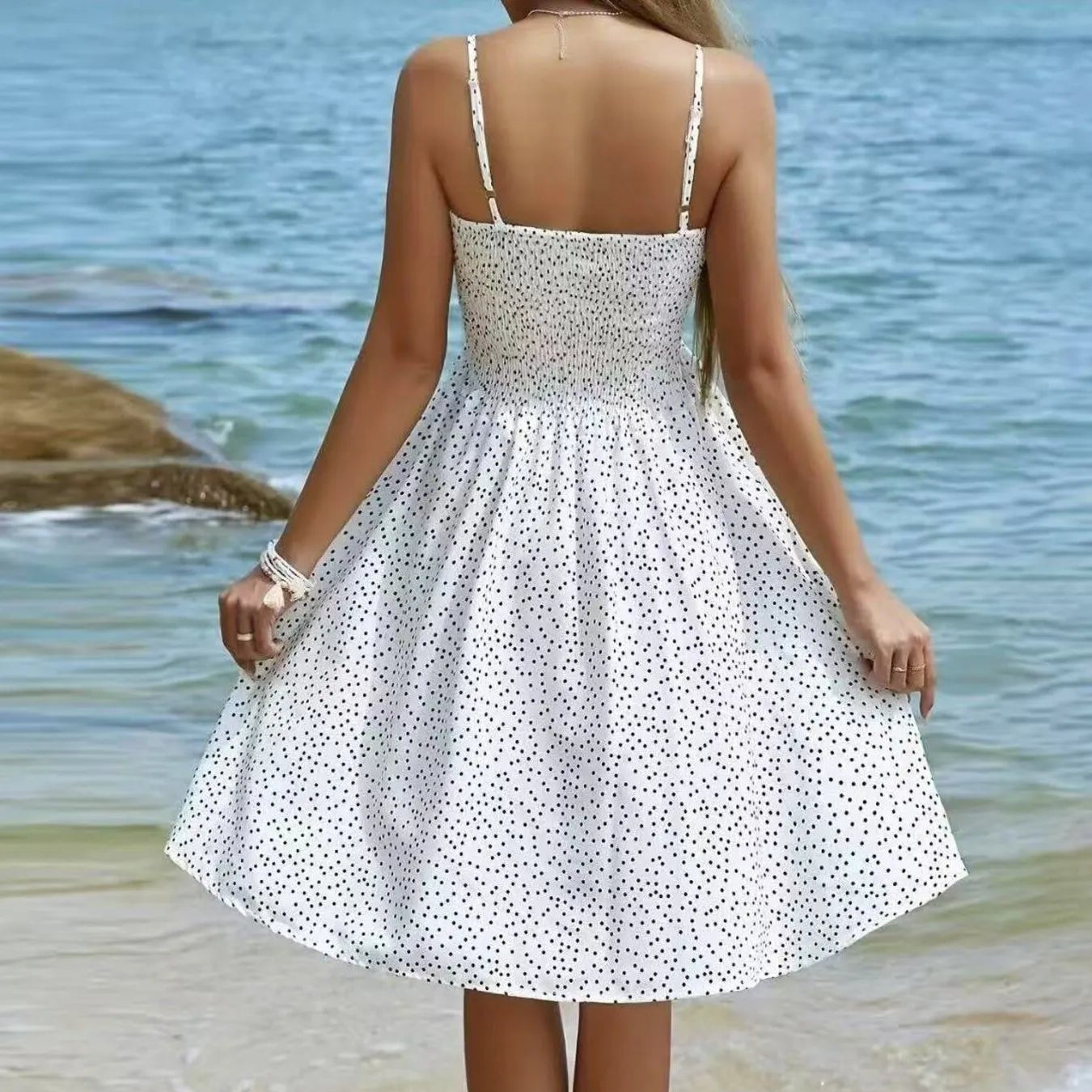Damen - Gesmoktes Cami-Kleid - Polyester - Quadratischem Ausschnitt - Bequem und stilvoll für jeden Anlass