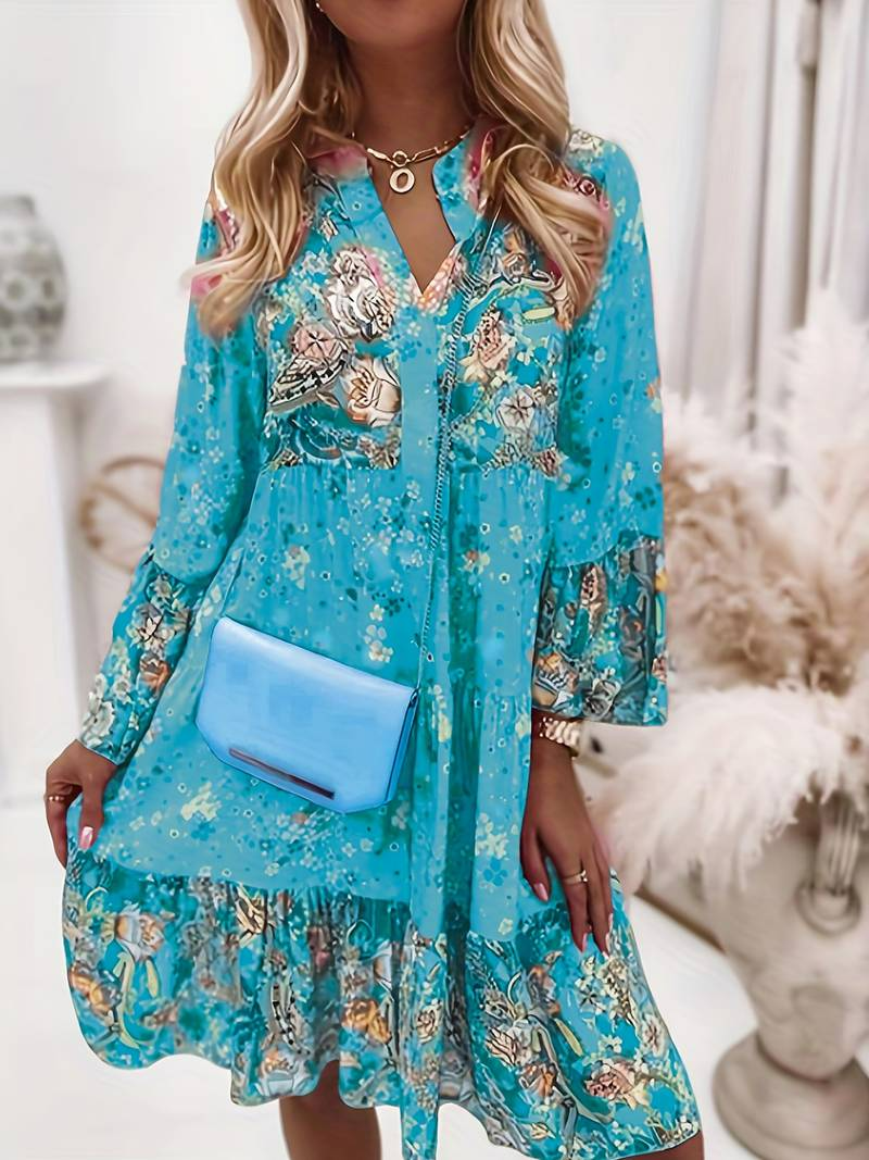 Liora – Locker geschnittenes Boho-Kleid mit Blumendetails