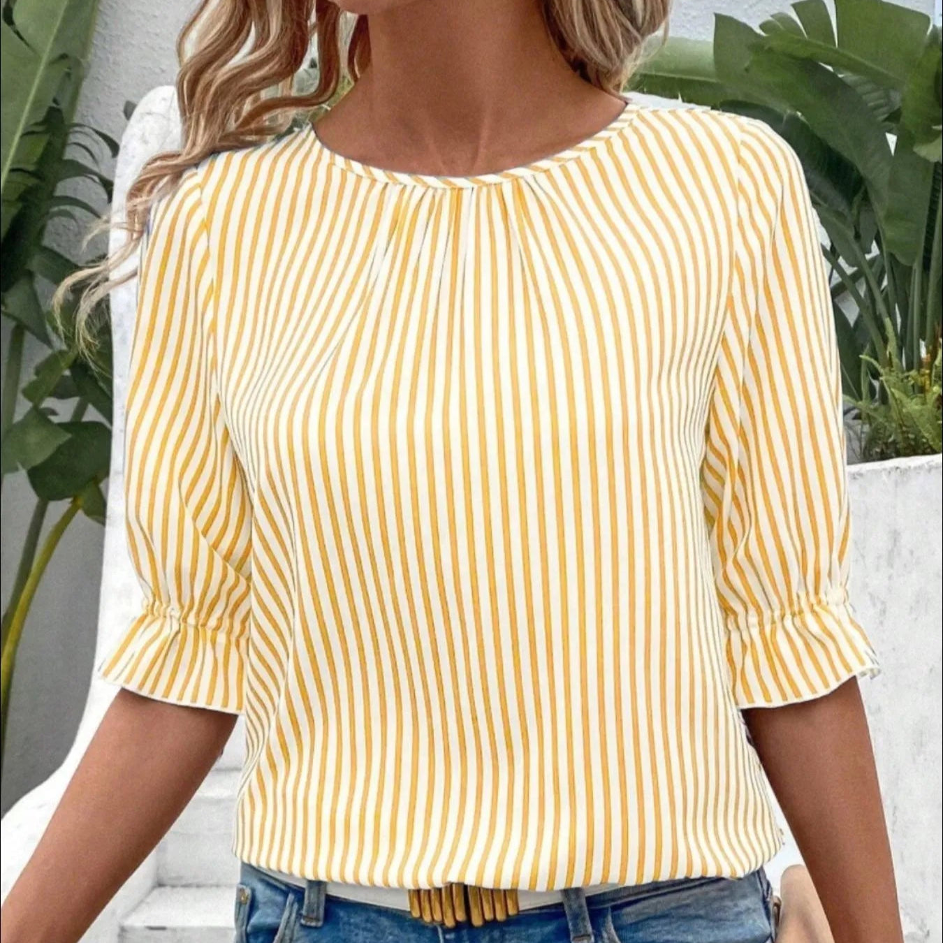 Damen - Gestreifte Freizeitbluse - Polyester - Rundhalsausschnitt, halbe Ärmel - Bequeme und stilvolle Bluse