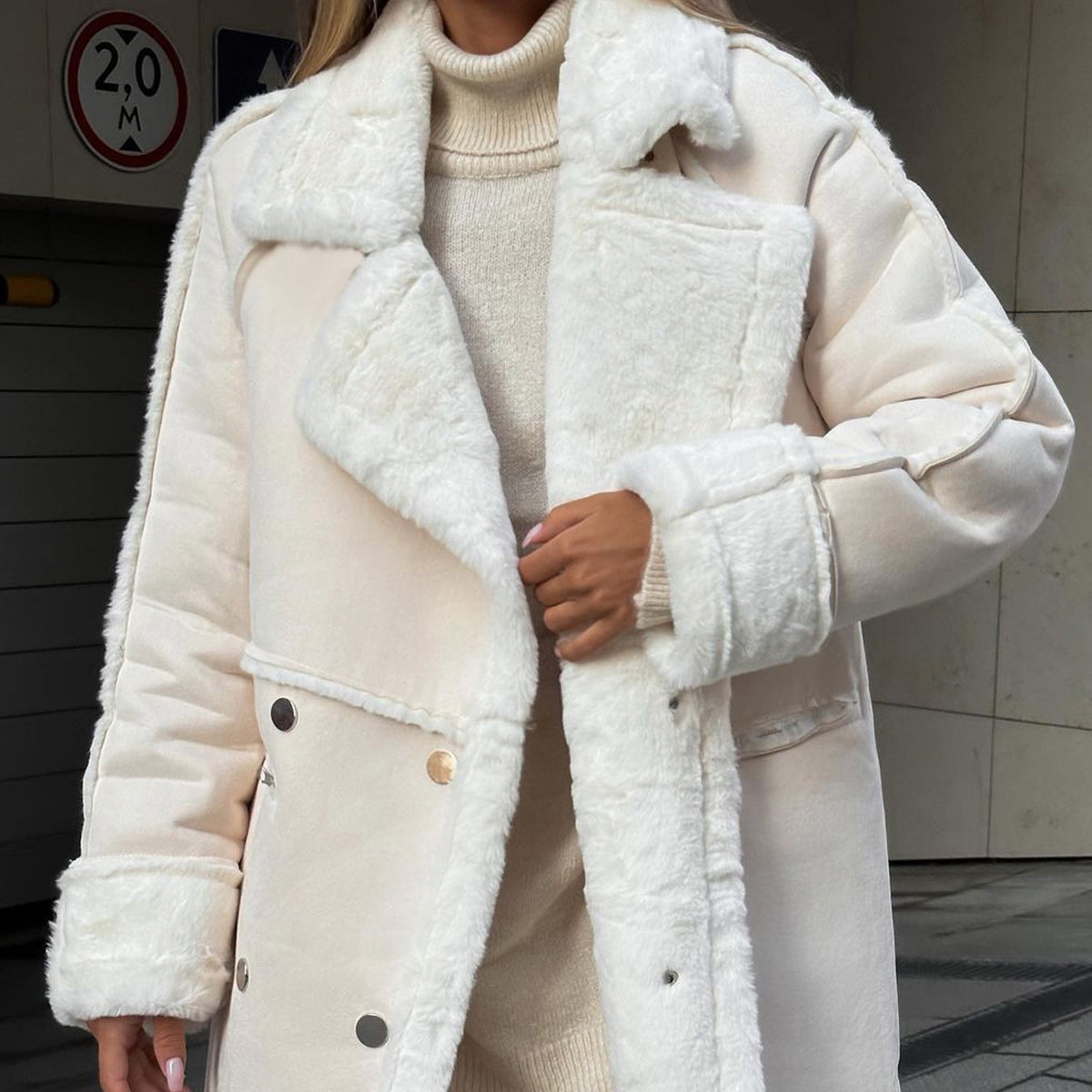 Damen - Übergroßer Mantel - Kunstfell - Knielang, Stilvoller Wintermantel für Eleganz und Komfort