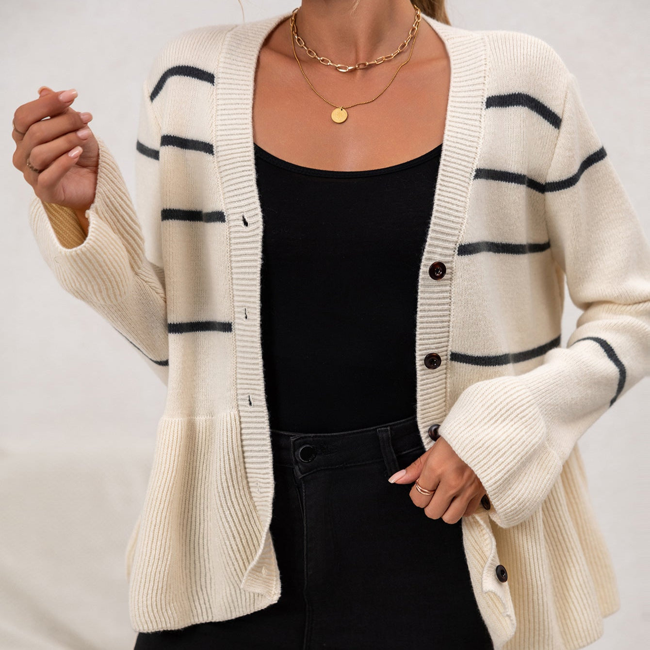 Damen - V-Ausschnitt Strickjacke - Locker Schnitt mit Schößchensaum - Komfortabel und stilvoll