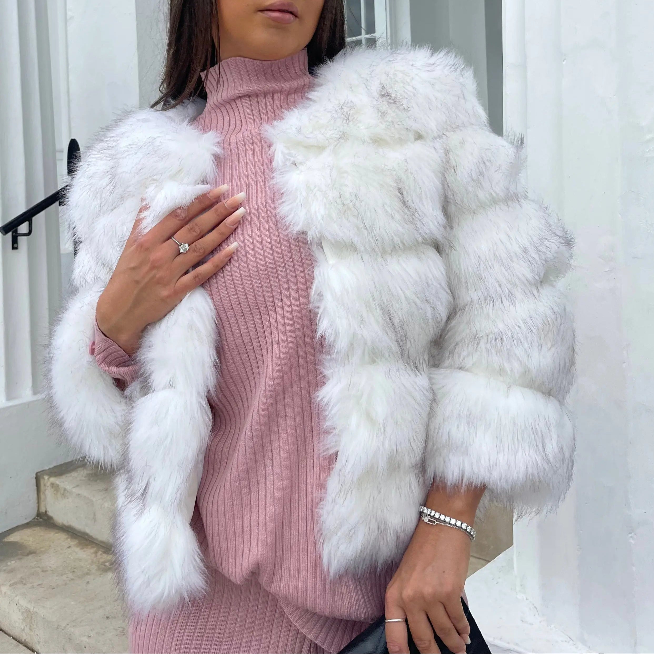 Damen - Elegante Kunstfell Jacke - Korrigierbare Passform - Stilvolle Warmhaltejacke für jeden Anlass