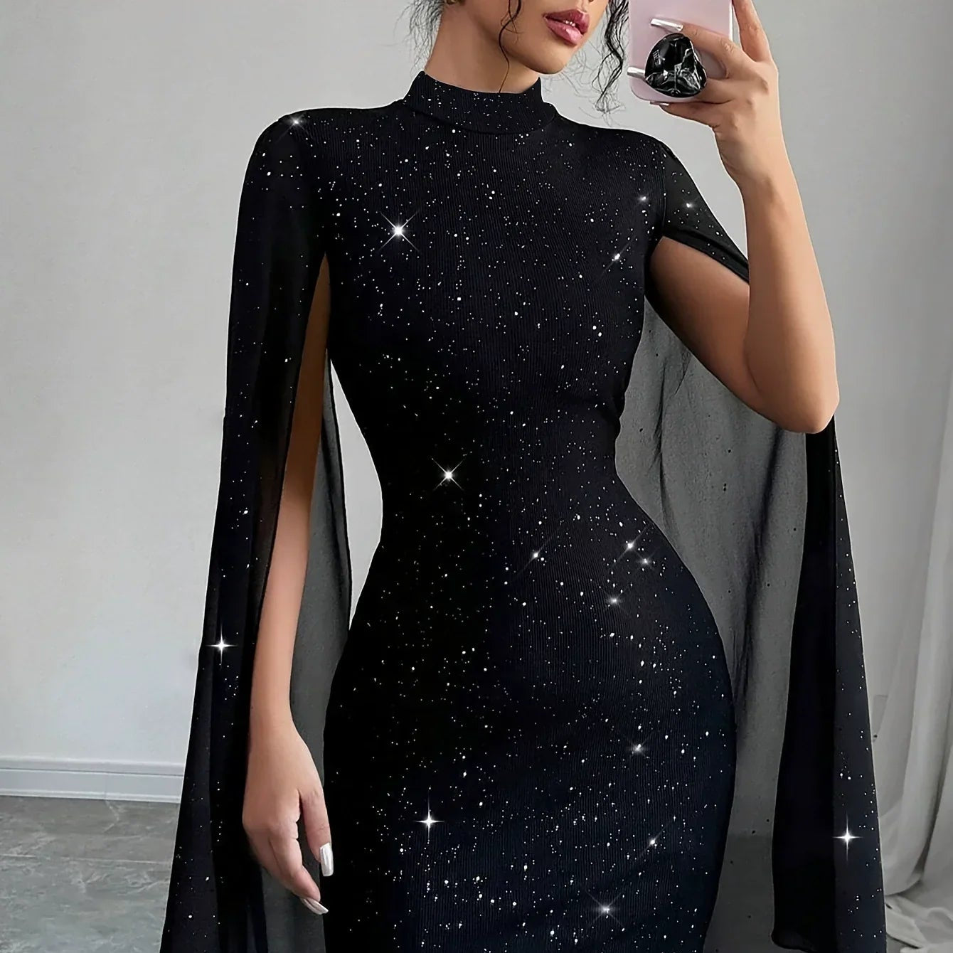 Damen - Minikleid - transparentem Umhang - Schlanke Passform - Elegantes Design für jeden Anlass
