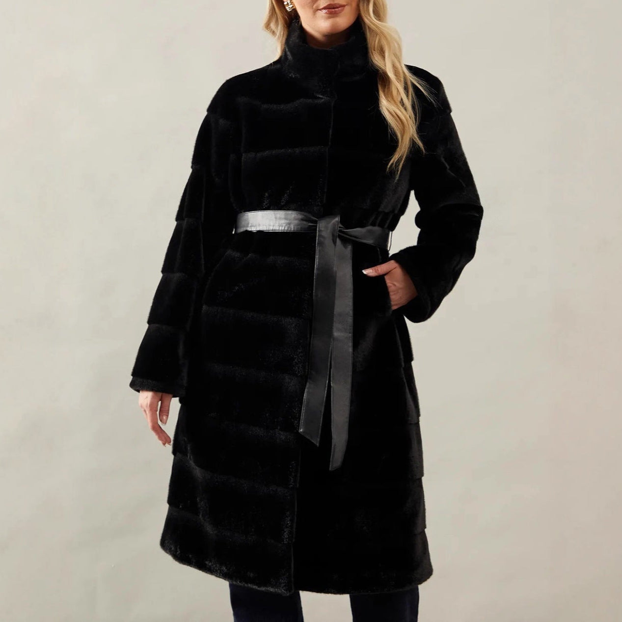 Damen - Kuschelige Jacke mit Gürtel - Weiches Material - Bequemer Stil - Perfekt für jeden Anlass