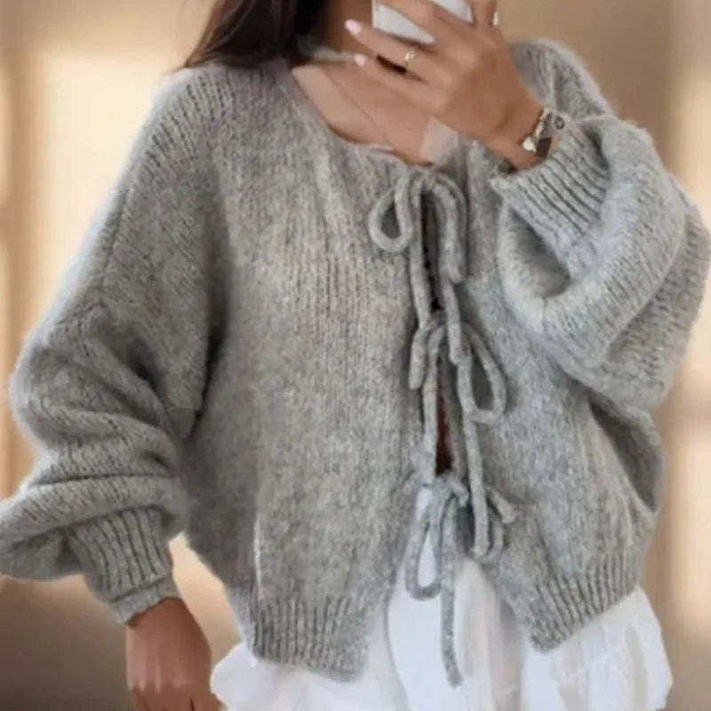 Damen - Strickjacke - Ballonärmeln und Schnürung - Modischer Knitwear-Style für jeden Anlass