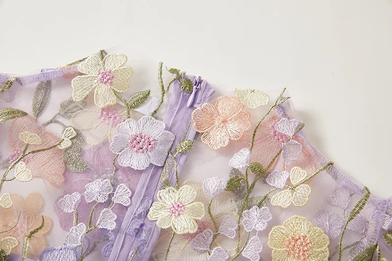 Andrea - Durchsichtiges Maxikleid mit feinen Stickereien