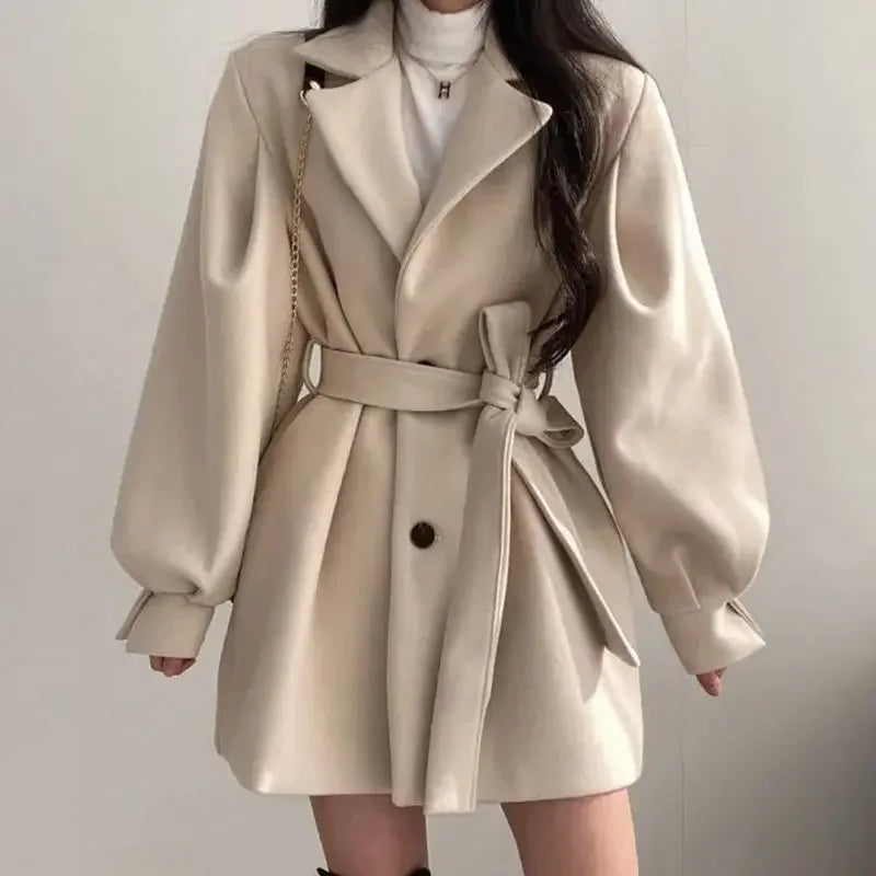 Damen - Trenchcoat mit Gürtel - Mélange de tissus - Eleganter Stil für jede Gelegenheit - Stilvoller Übergangsjacke