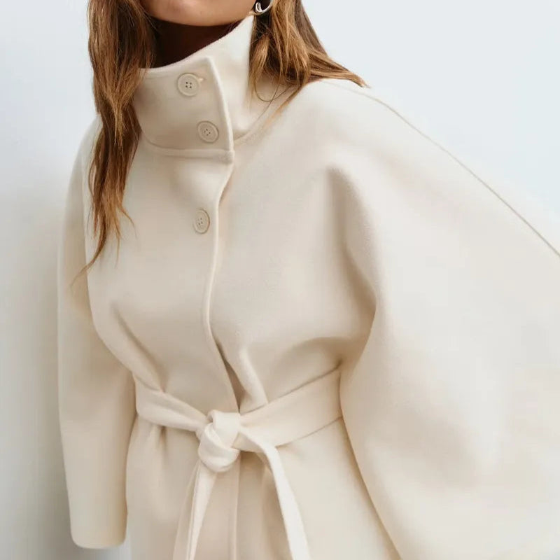 Damen - Kurzer Cape Mantel - Hochwertigem Material - Trichterausschnitt und Taillengürtel - Eleganter Stil