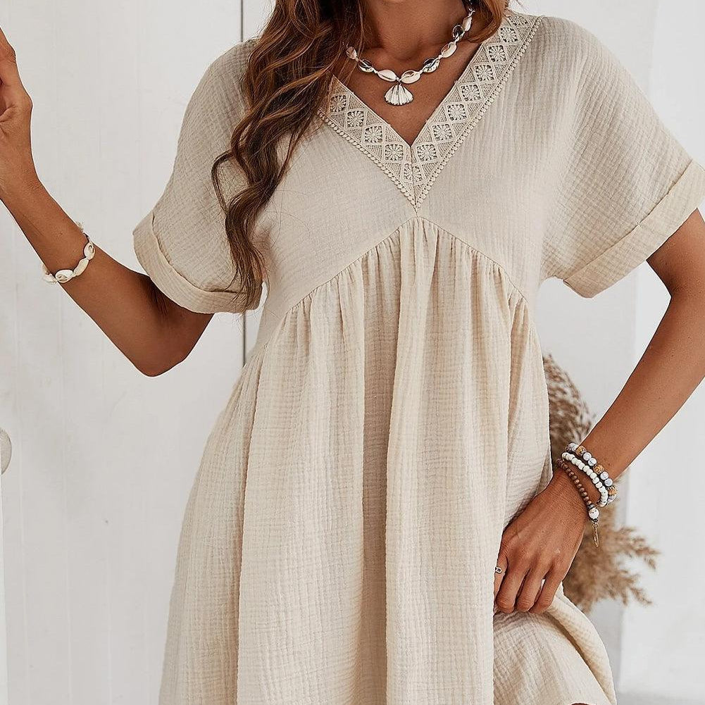 Damen - Elegantes Minikleid - Hochwertige Stoffe - V-Ausschnitt und Spitzenbesatz - Stilvolles Outfit für jeden Anlass