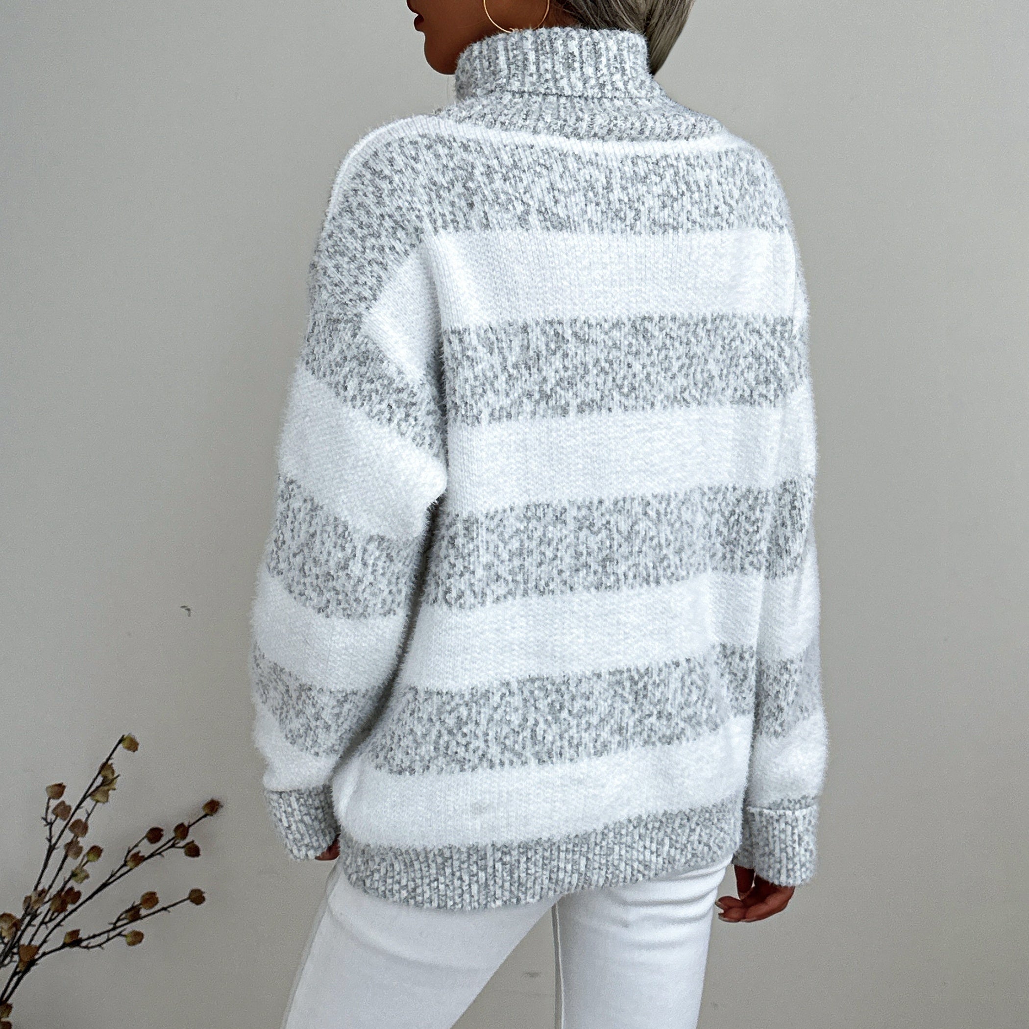 Damen - Gestreifter Rollkragenpullover - Kuscheliger Stil - Perfekt für kalte Tage