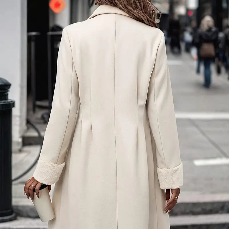 Damen - Flauschiger Zweireiher Mantel - Stilvolle Manschetten - Eleganter Modehit