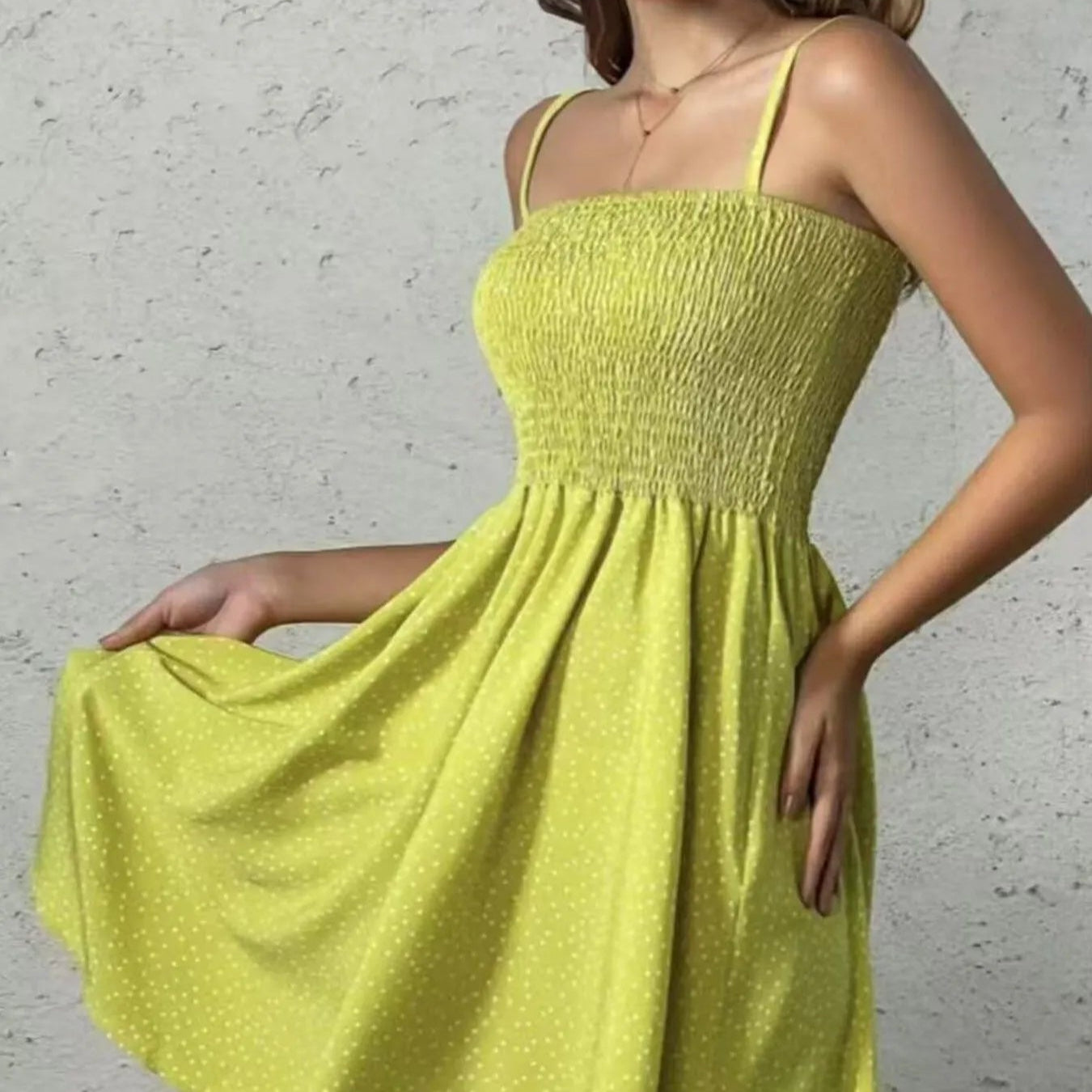 Damen - Gesmoktes Cami-Kleid - Polyester - Quadratischem Ausschnitt - Bequem und stilvoll für jeden Anlass