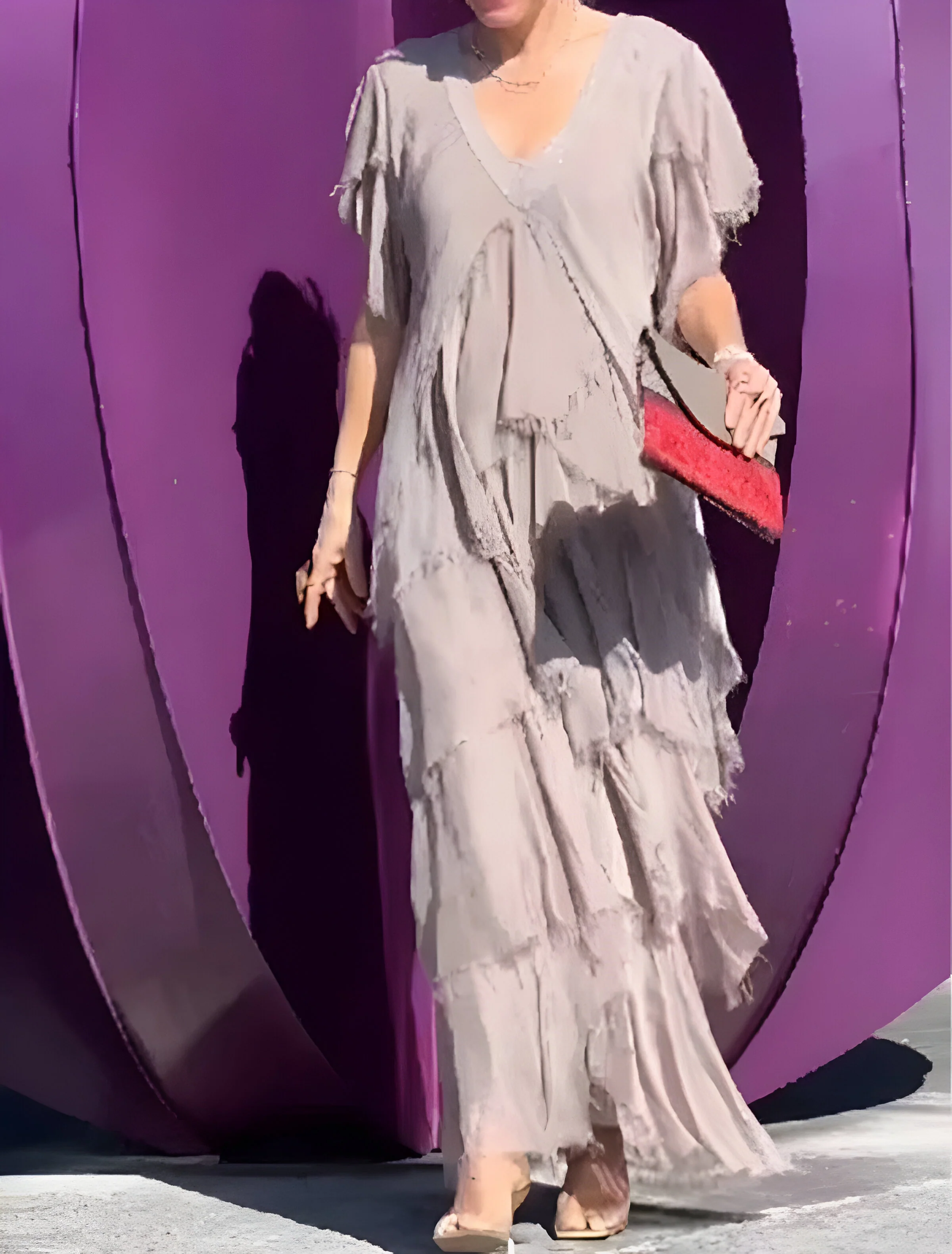 Riza - Kleid mit V-Ausschnitt, Plisseefalten und fließendem Design