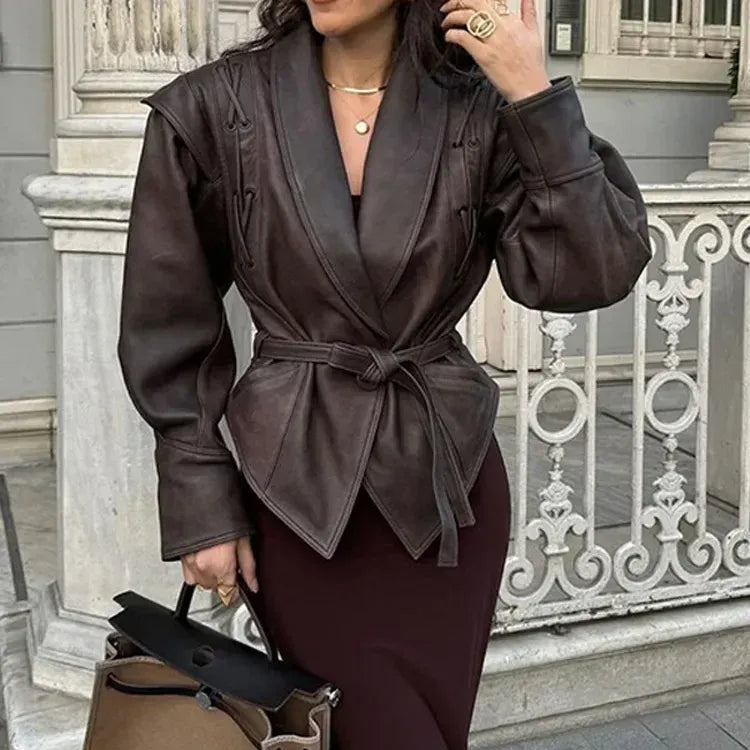 Damen - Taillierter mantel mit Gürtel - Leder - Eleganter Schnitt für stilvolle Outfits